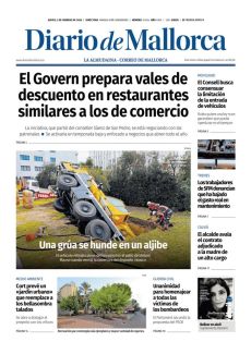 UNA GRÚA SE HUNDE EN UN ALJIBE